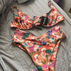 Skatie Bel Air Lola top (XL) and Melly bottom (L)